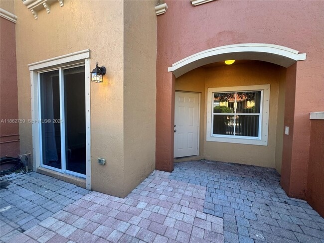 Building Photo - 5004 S Harbor Isles Dr