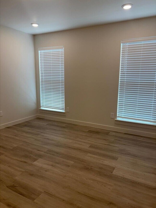 Foto del edificio - 5703 Colgate St
