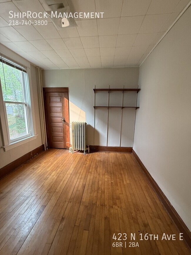 Foto del edificio - 423 N 16th Ave E