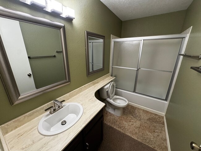 Foto del edificio - 3 Bedroom 2 bath plus loft and one car garage.