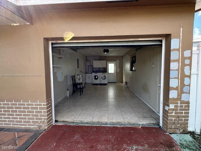 Building Photo - 2 br, 2 bath House - 6390 Kimberly Blvd