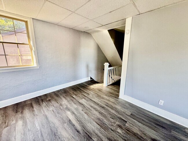 Building Photo - 1526 2nd Ave