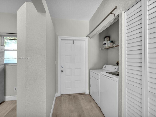 Foto del edificio - 3596 NW 91st Ln