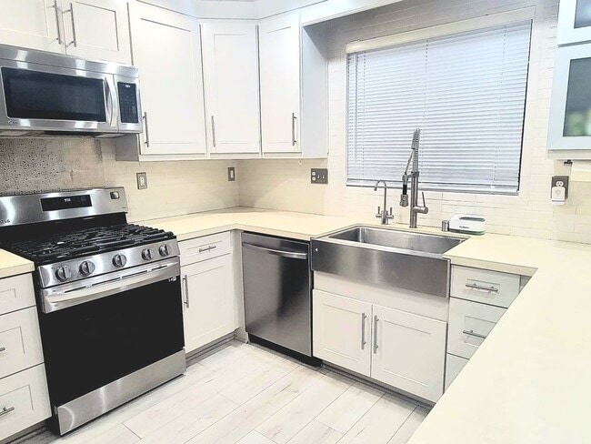 Building Photo - 15996 Mihaylo Ct