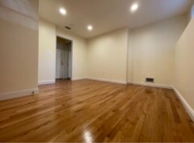 Foto del edificio - 1801 Beacon St