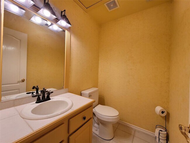 Building Photo - 16 Regency Point