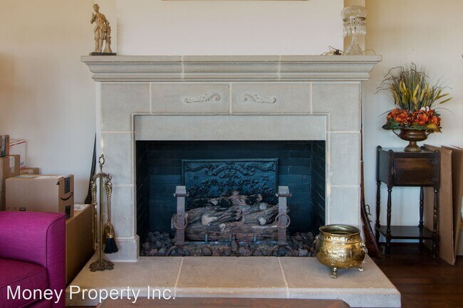 Building Photo - 3 br, 4.5 bath House - 6001 Madra Avenue