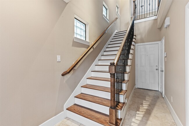 Building Photo - 1411 Elgin St