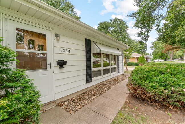 Foto del edificio - 1238 S Hill Dr