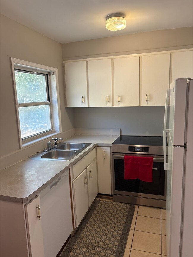 Building Photo - Charming 2 Bedroom Home on a Spacious Corner Lot — Orlando, FL