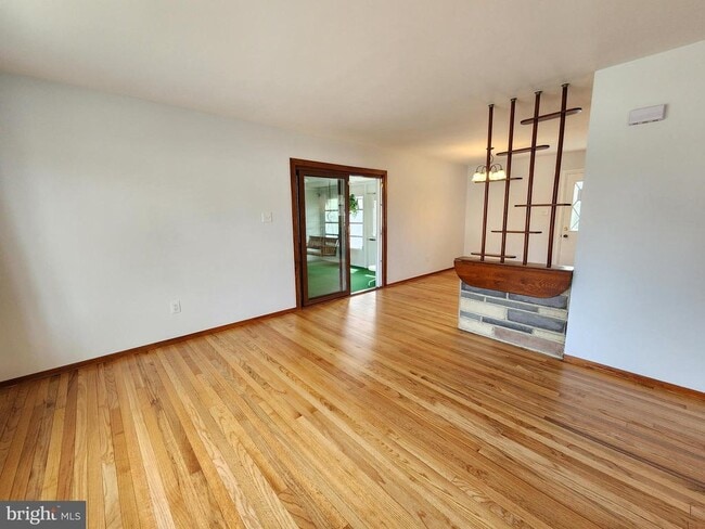 Foto del edificio - 225 Laurel Ln