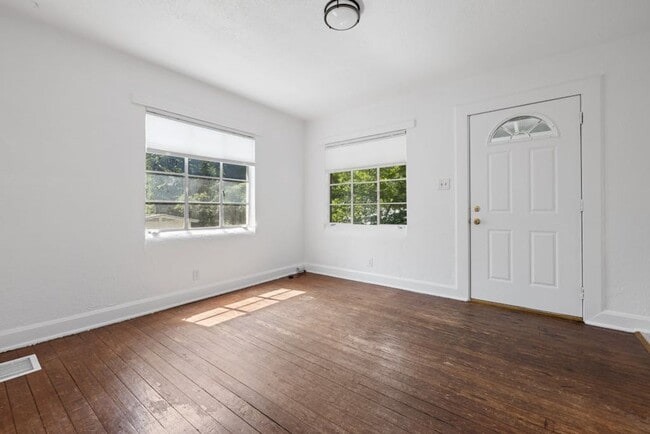 Building Photo - 4202 Avenue C