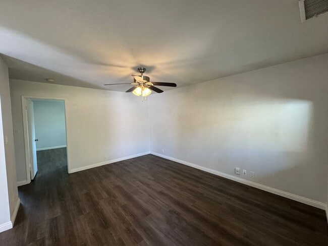 Building Photo - Vineyard Road