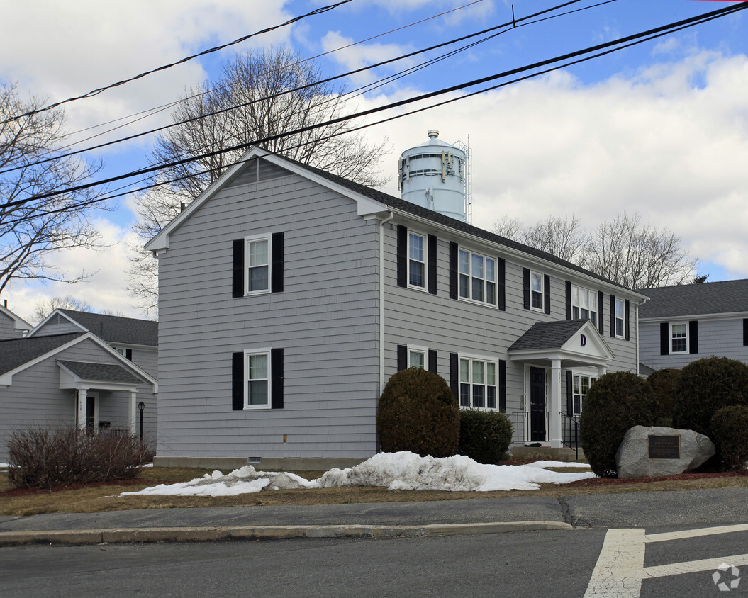 Building Photo - 14 Birchcrest St