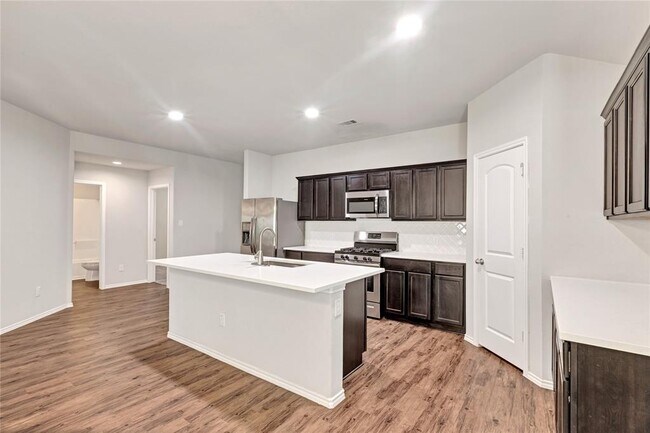 Building Photo - 14094 Lake Cres Dr