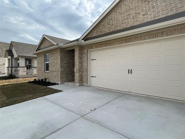 Building Photo - 404 Grasslands Trl