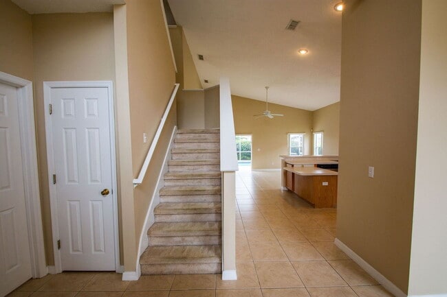 Building Photo - 421 Lockbreeze Dr