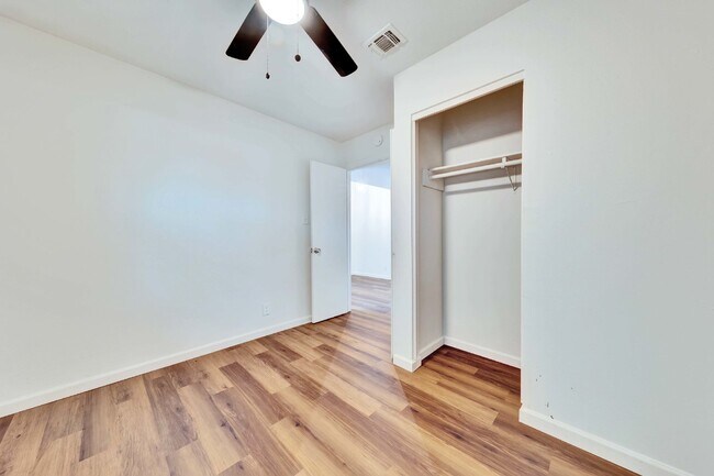 Foto del edificio - "Charming 2 Bed Apartment in Austin, TX wi...