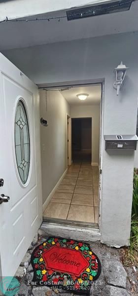 Foto del edificio - 651 NE 46th Ct