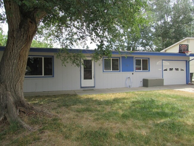 Building Photo - One Level Westside Ranch 4 bd, Single Garage