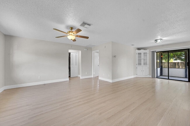 Foto del edificio - 2251 SE Holland St