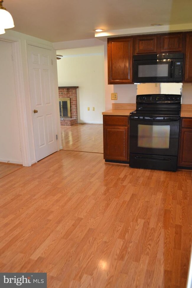 Building Photo - 12912 Valleywood Dr