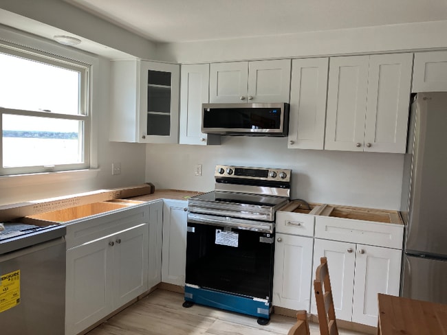 Building Photo - 240 Narragansett Ave