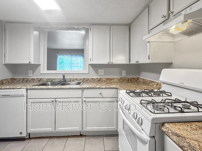 Building Photo - 1911 Hearthstone Dr