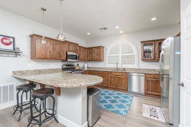 Building Photo - 4271 E Blue Spruce Ln