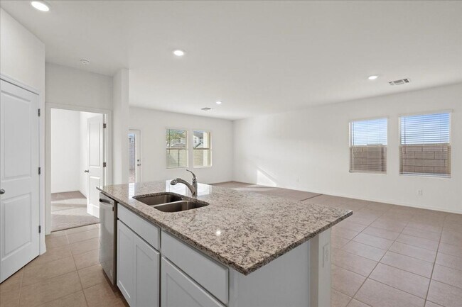 Foto del edificio - 4 Bedroom Home with Mountain Views Now Ava...