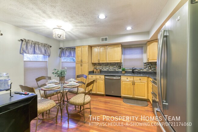 Building Photo - Lovely updated detached house in Columbia!