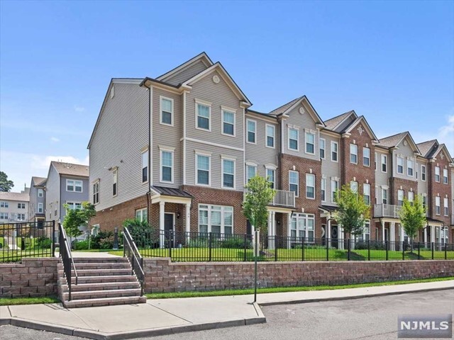 Building Photo - 36 Leahy Dr