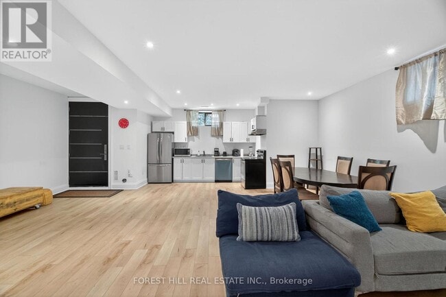 Building Photo - 645 Coldstream Ave