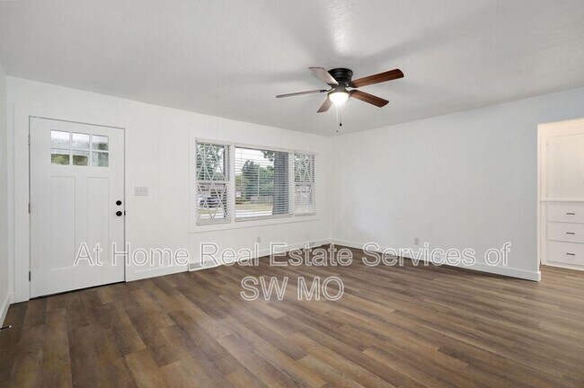 Foto del edificio - 2641 E Grand St