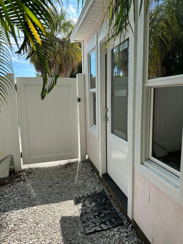Foto principal - 7020 Mango Ave S