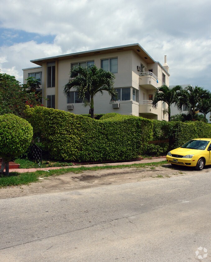 Primary Photo - 2436 Flamingo Dr