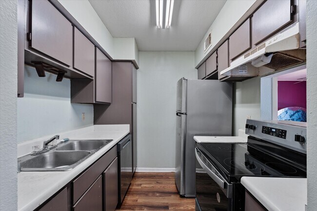 Foto del edificio - 8517 Hearth Dr