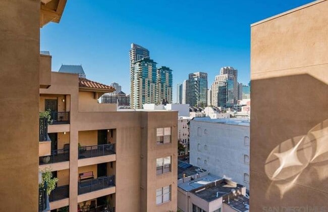 Building Photo - 1 bed/1 bath condo unit