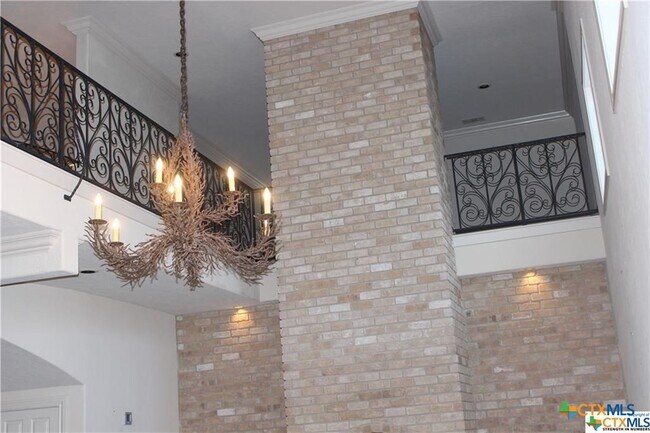Foto del edificio - 6001 Country Club Dr
