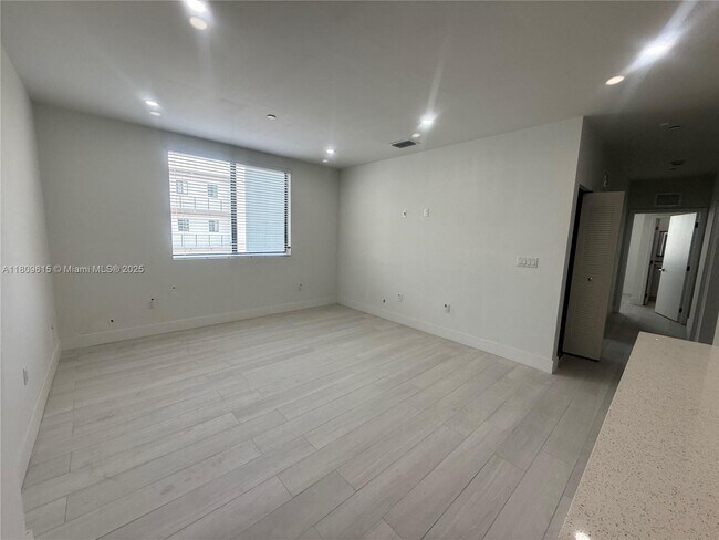 Foto del edificio - 879 E 24th St