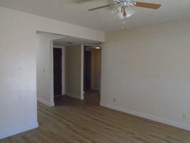 Foto del edificio - MOVE IN SPECIAL......$2275.00 MOVES YOU IN.  SOUTHWEST CUTIE !! APPLICATION PENDING!!