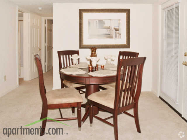 Dining Room - Magnolia Court