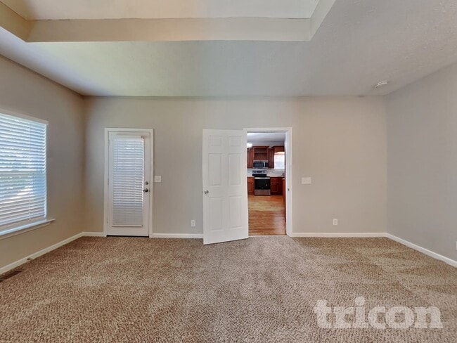 Building Photo - 316 Lone Oak Dr