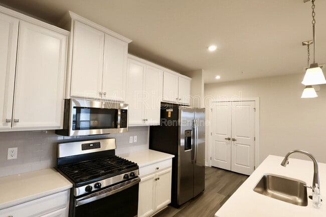 Building Photo - 3800 Maze Runner Dr