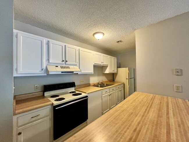 Building Photo - 3109 Darden Rd