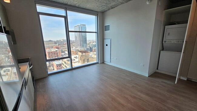 Photo - 208 W Chicago Ave Apartment