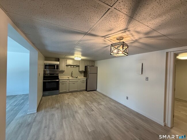 Building Photo - 388 S Main St