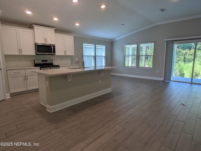 Building Photo - 126 Zancara St
