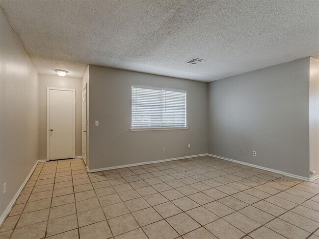 Foto del edificio - 3320 Hampton Rd