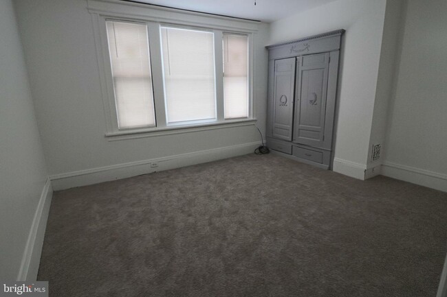 Building Photo - 622 Erie St